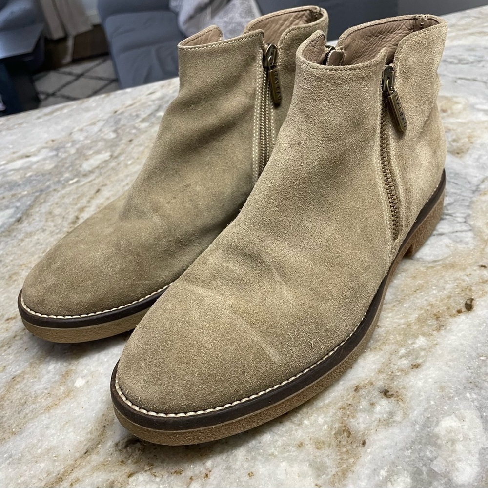 ITALEAU WATERPROOF FOLIANA BOOTIES Color: Taupe Lavato Women’s Size: